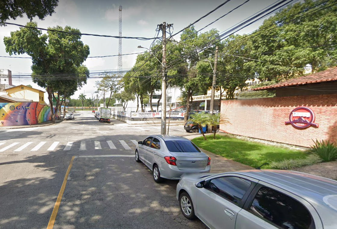 Obra de saneamento gera desvio temporário em rua do bairro Horto