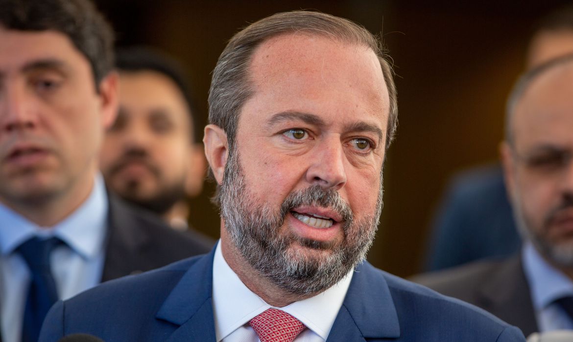 Alexandre Silveira critica Petrobras por “descuido” com gás Diário